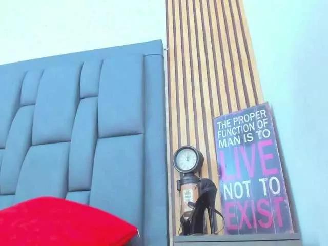 candela-collins on BongaCams