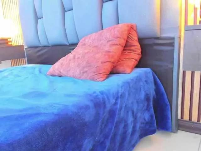 candela-collins on BongaCams