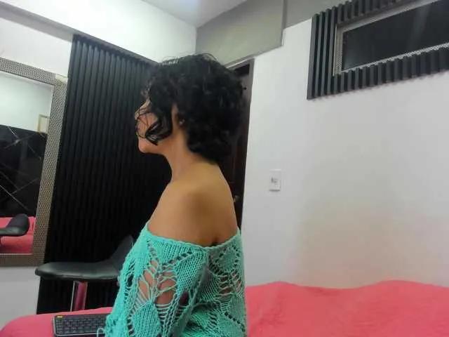 emperatris-23 — me pone cachonda ver que te diviertes tanto en mi show. Eso s que me excita! me gusta cuando me haces sentir especial, cuando ests totalmente concentrado en m