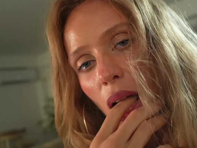 HEYBANANA on BongaCams