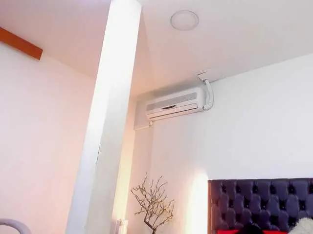 ivi-lopezz on BongaCams