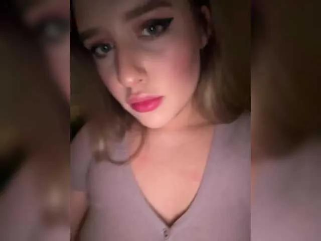 L0lly-D0lly on BongaCams 