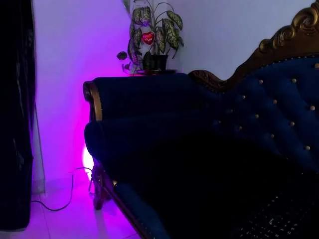 marymagic — ME EXCITA QUE ME VEAN MIENTRAS JUGO CON MI CUERPO