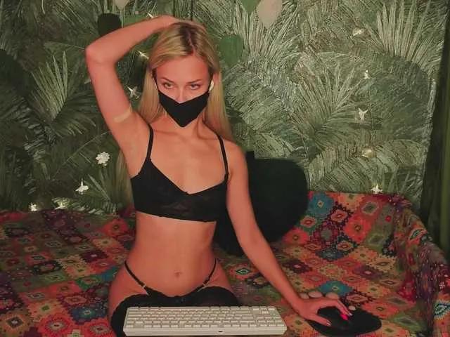 Meeeeow on BongaCams