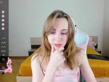 adelina_cowell on Chaturbate