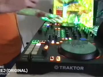 alien8720 on Chaturbate