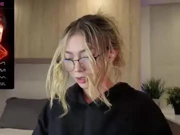 amelieaxie on Chaturbate