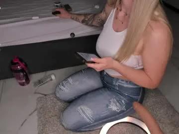 angel_face_devil_mind on Chaturbate