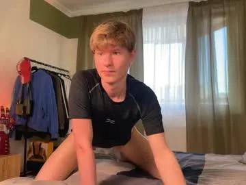 dinovichh on Chaturbate
