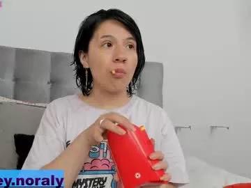 hey_noraly on Chaturbate