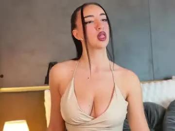 lorawarnner on Chaturbate