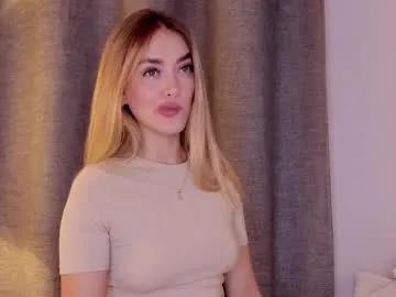 mia_white11 on Chaturbate
