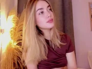 mia_white11 on Chaturbate