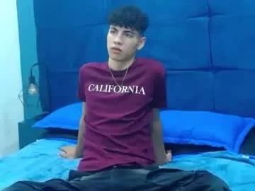 neoraptis on Chaturbate