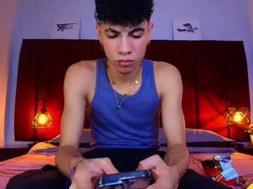 neoraptis on Chaturbate