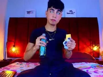 neoraptis on Chaturbate