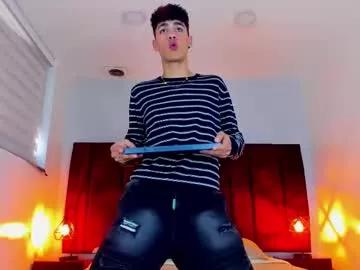 neoraptis on Chaturbate