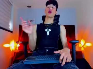 neoraptis on Chaturbate