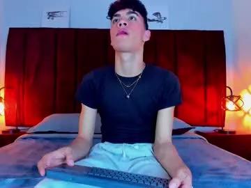 neoraptis on Chaturbate