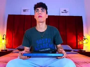 neoraptis on Chaturbate