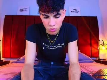 neoraptis on Chaturbate