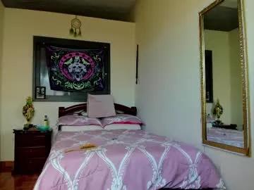 saucy_zaren on Chaturbate