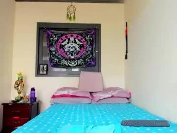 saucy_zaren on Chaturbate