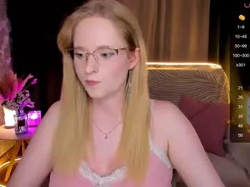 sheslinki on Chaturbate