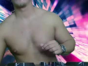 shirtless_dj on Chaturbate