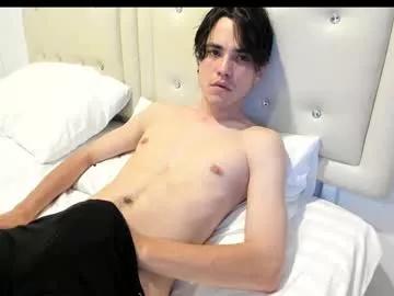 xoxoxoxox12 on Chaturbate