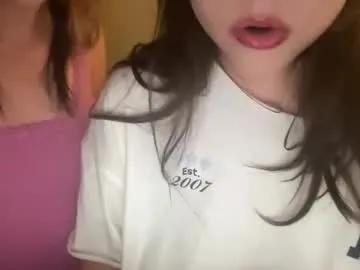 zoeyyb666 — take off shirt [732 tokens remaining]