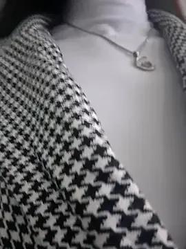 _Bella-Office1 on StripChat