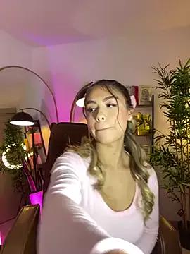 _laura_02 on StripChat