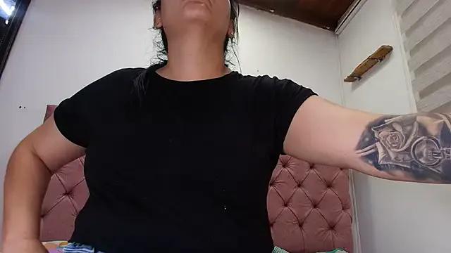 _linda_milk_ on StripChat