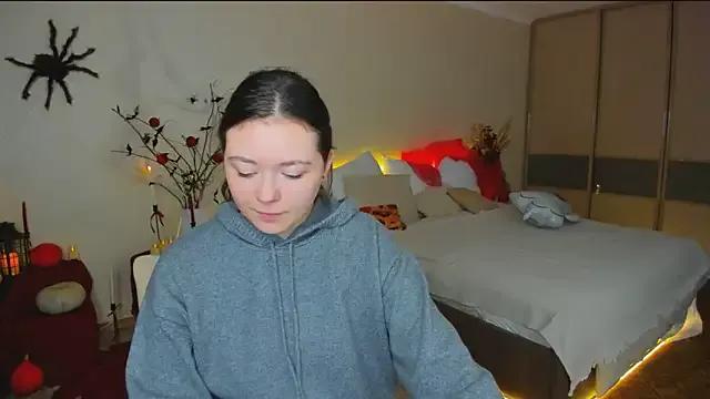 AlluringLookk on StripChat