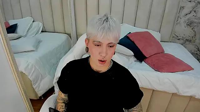 amy_ink on StripChat