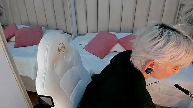 amy_ink on StripChat