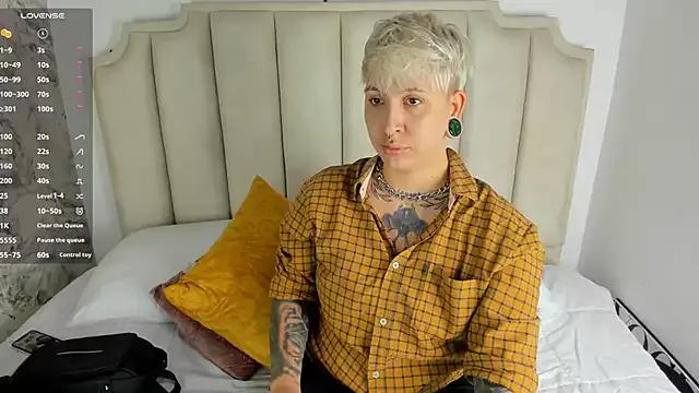 amy_ink on StripChat