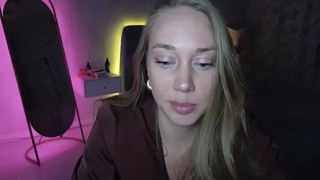 AngelicElite — play with your tongue next to the camera