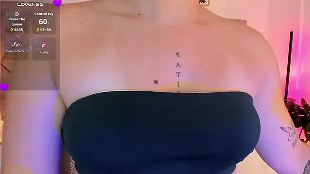 anna-henao on StripChat