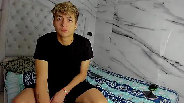 Ari_and_Storm on StripChat