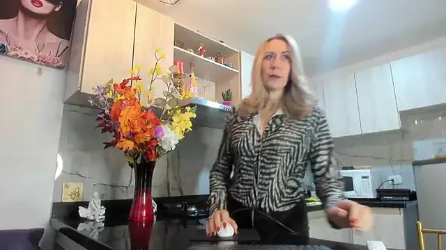 ashleymilf_1 on StripChat