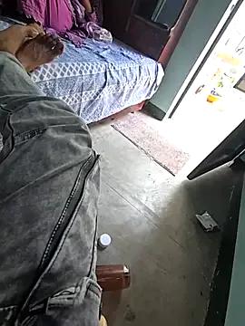 Awesomelusty on StripChat