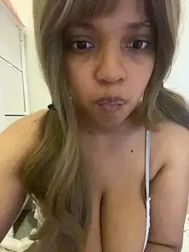 AwkwardJasminee on StripChat