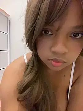 AwkwardJasminee on StripChat