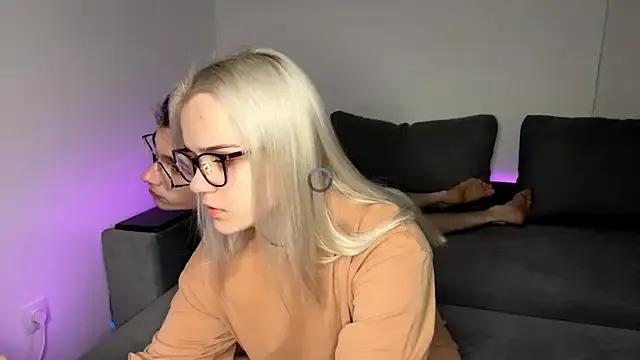 bawdycouplee on StripChat