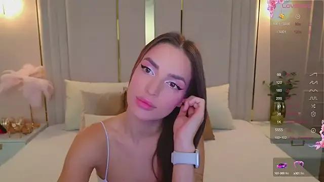 BellaHalles on StripChat 