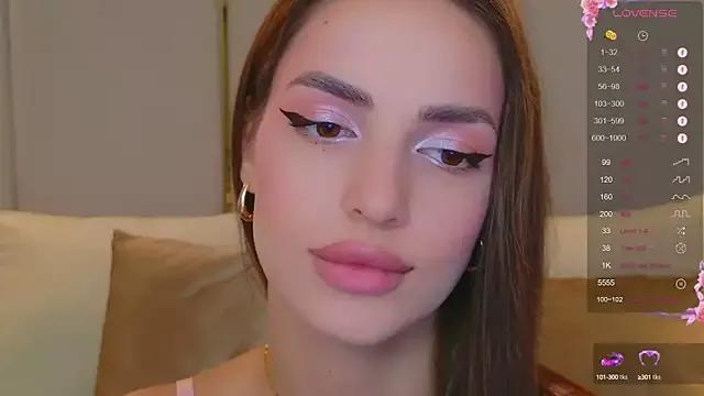 BellaHalles on StripChat 