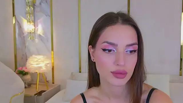 BellaHalles on StripChat 