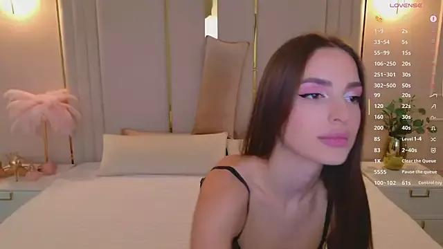 BellaHalles on StripChat 